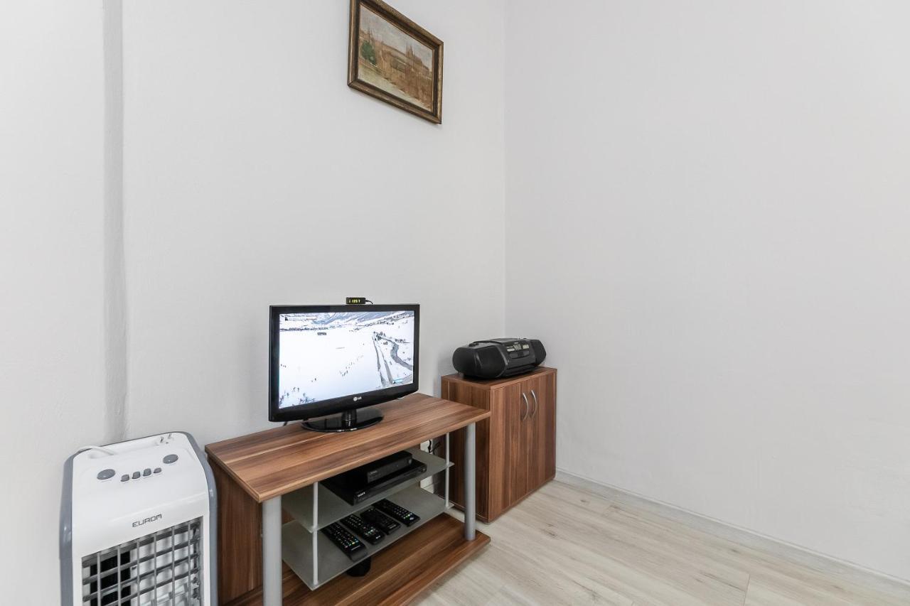 Letna Apartment *